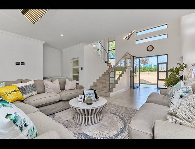 10,706M² SMALLHOLDING FOR SALE IN RUIMSIG